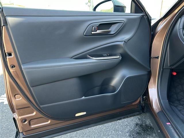 クラウンスポーツ Z ワンオーナー/純正DA(FM/AM/BT/フルセグTV/Mira Cast)/ガラスルーフ/ビルトインETC/ステアリングヒーター/DN席シートヒーター/DN席エアシート/クルコン/パワーバックドア(27枚目)