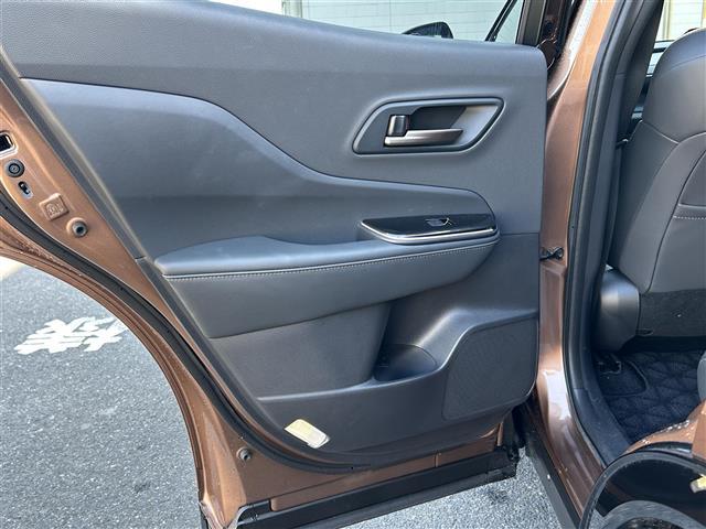 クラウンスポーツ Z ワンオーナー/純正DA(FM/AM/BT/フルセグTV/Mira Cast)/ガラスルーフ/ビルトインETC/ステアリングヒーター/DN席シートヒーター/DN席エアシート/クルコン/パワーバックドア(29枚目)