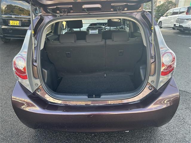 アクア S 純正ナビ(SD/BT/ワンセグTV/CD)/ETC/バックカメラ/キーレス/AAC/ステアリングスイッチ/PS/PW/電格ミラー/ABS/横滑り防止(25枚目)