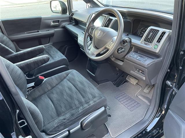 ステップワゴン Ｇ　Ｅセレクション　ワンオーナー／４ＷＤ／寒冷地仕様／純正ナビ／フルセグ／バックカメラ／アイドリングストップ／ウィンカーミラー／スペアキー／社外エンジンスターター／クルーズコントロール／純正フロアマット／ＥＴＣ／冬タイヤ（24枚目）