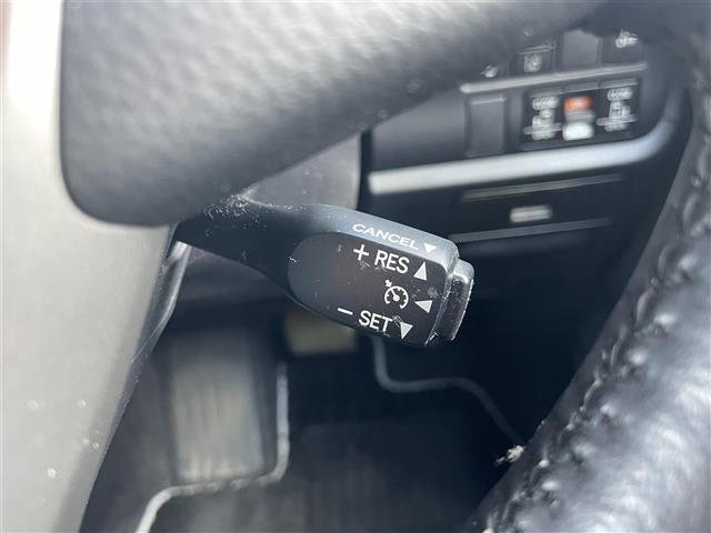 ヴォクシー ハイブリッドＺＳ　煌ＩＩ　純正ナビ　後席モニター　Ｂカメラ　シートヒーター　ドラレコ　クルコン　純正アルミ（7枚目）