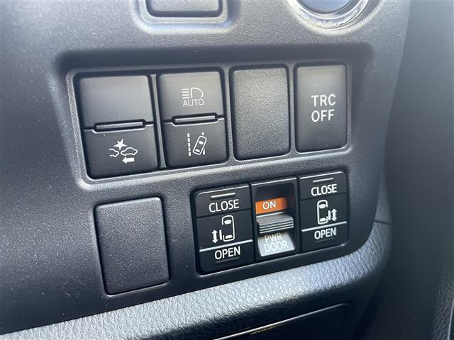 ヴォクシー ハイブリッドＺＳ　煌ＩＩ　純正ナビ　後席モニター　Ｂカメラ　シートヒーター　ドラレコ　クルコン　純正アルミ（9枚目）