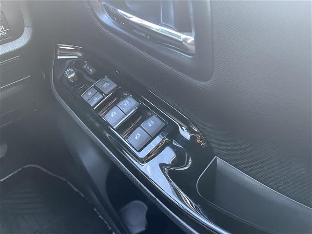 ヴォクシー ハイブリッドＺＳ　煌ＩＩ　純正ナビ　後席モニター　Ｂカメラ　シートヒーター　ドラレコ　クルコン　純正アルミ（10枚目）