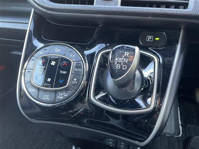 ヴォクシー ハイブリッドＺＳ　煌ＩＩ　純正ナビ　後席モニター　Ｂカメラ　シートヒーター　ドラレコ　クルコン　純正アルミ（12枚目）