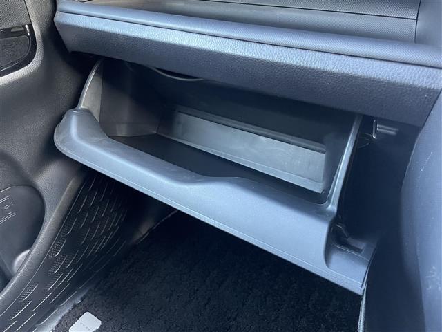 ヴォクシー ハイブリッドＺＳ　煌ＩＩ　純正ナビ　後席モニター　Ｂカメラ　シートヒーター　ドラレコ　クルコン　純正アルミ（13枚目）