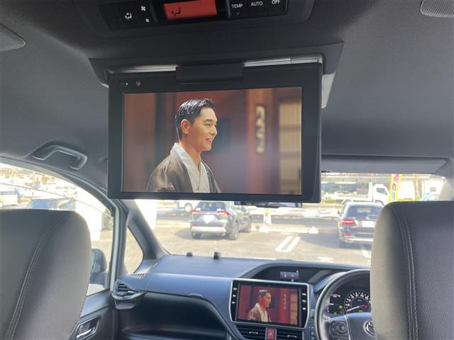 ヴォクシー ハイブリッドＺＳ　煌ＩＩ　純正ナビ　後席モニター　Ｂカメラ　シートヒーター　ドラレコ　クルコン　純正アルミ（19枚目）