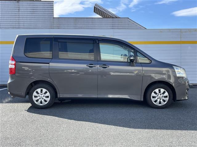 ノア Ｘ　社外ナビ　スライドドア　純正フロアマット　ＥＴＣ（18枚目）