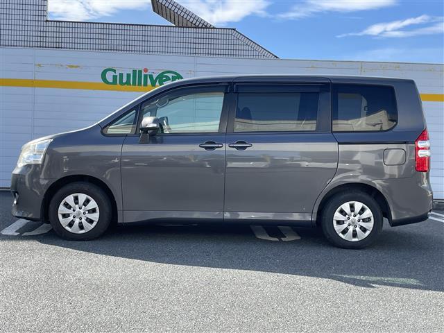 ノア Ｘ　社外ナビ　スライドドア　純正フロアマット　ＥＴＣ（19枚目）