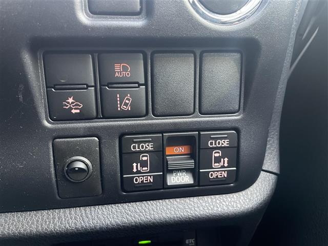 ヴォクシー ZS 煌III ワンオーナー 純正ナビ Bカメラ ETC クルコン コーナーセンサー ドラレコ(9枚目)