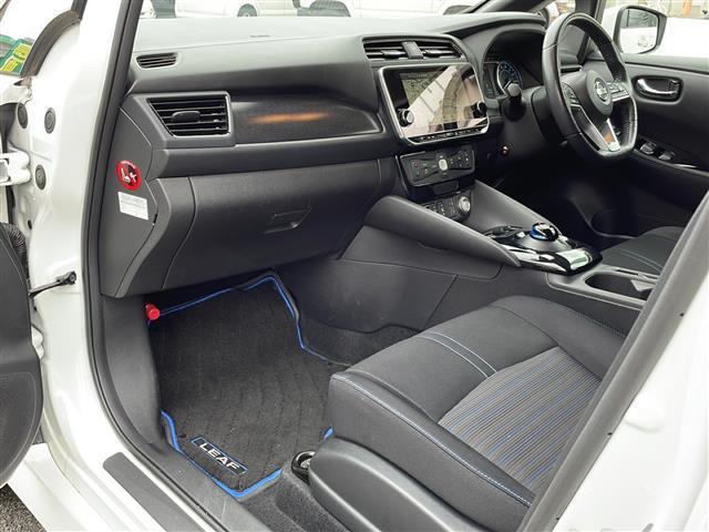 リーフ e+ X プロパイロット/全方位カメラ/バックカメラ/衝突軽減システム/ETC2,0/シートヒーター(D席N席)/ハンドルヒーター/オートライト/スマートキー/純正フロアマット/スペアキー(24枚目)