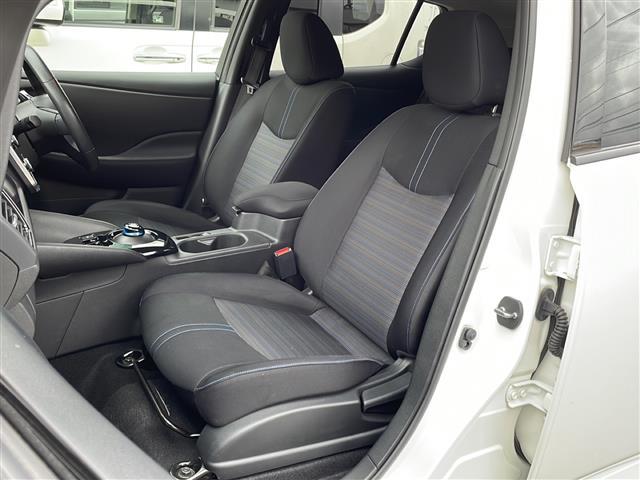 リーフ e+ X プロパイロット/全方位カメラ/バックカメラ/衝突軽減システム/ETC2,0/シートヒーター(D席N席)/ハンドルヒーター/オートライト/スマートキー/純正フロアマット/スペアキー(25枚目)