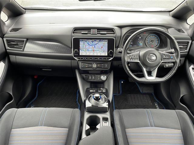 リーフ e+ X プロパイロット/全方位カメラ/バックカメラ/衝突軽減システム/ETC2,0/シートヒーター(D席N席)/ハンドルヒーター/オートライト/スマートキー/純正フロアマット/スペアキー(42枚目)