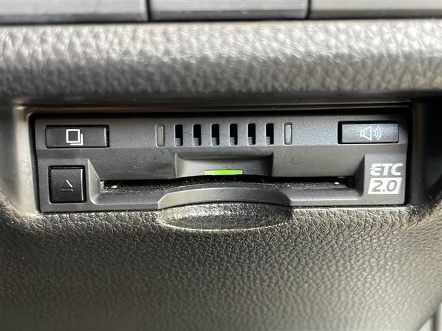 RAV4 アドベンチャー ワンオーナー 純正ディスプレイオーディオ バックカメラ ビルトインETC2.0 トヨタセーフティセンス RAYSアルミホイール ルーフレール パワーシート クルーズコントロール プッシュスタート(4枚目)