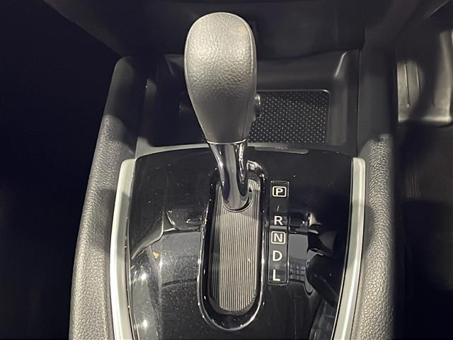 エクストレイル 20S エマージェンシーブレーキパッケージ ワンオーナー/純正ナビ/バックカメラ/前後コーナーセンサー/スマートキー/スペアキー/ハーフレザーシート/シートヒーターD席N席/純正フロアマット/アイドリングストップ(10枚目)