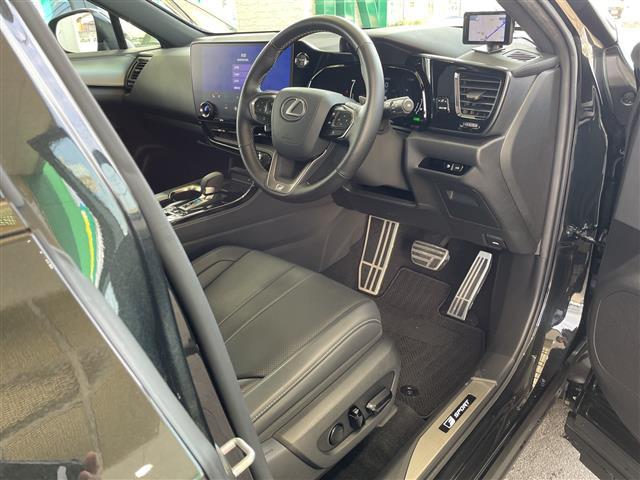 NX NX450h+ Fスポーツ ワンオーナー 純正14インチDA 全方位カメラ サンルーフ TRDエアロ TRDマフラー レザーシート シートヒーター オレンジキャリパー デジタルインナーミラー 置くだけ充電 クルーズコントロール(17枚目)