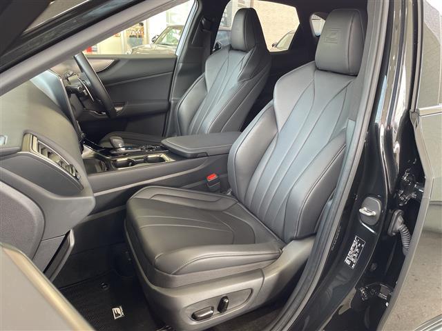 NX NX450h+ Fスポーツ ワンオーナー 純正14インチDA 全方位カメラ サンルーフ TRDエアロ TRDマフラー レザーシート シートヒーター オレンジキャリパー デジタルインナーミラー 置くだけ充電 クルーズコントロール(24枚目)