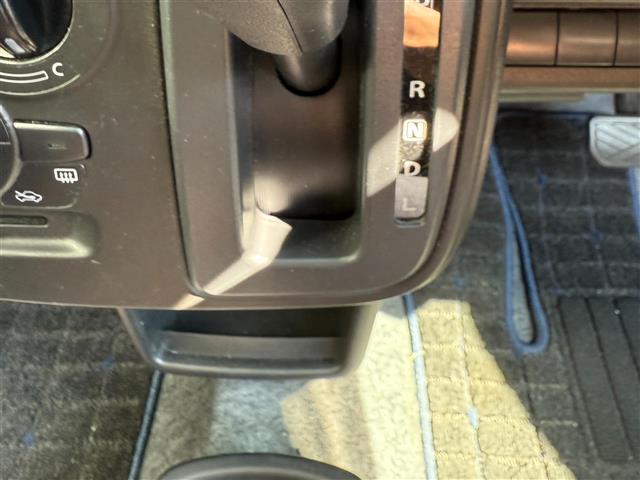 アルト ハイブリッドＳ　衝突軽減　純正Ｄ．Ｏ　Ｂｌｕｅｔｏｏｔｈ　ＡｐｐｌｅＣａｒＰｌａｙ　ＡｎｄｒｏｉｄＡｕｔｏ　Ｓヒーター　ビルトインＥＴＣ　コーナーセンサー　レーンキープアシスト　レベライザー　横すべり防止装置（11枚目）