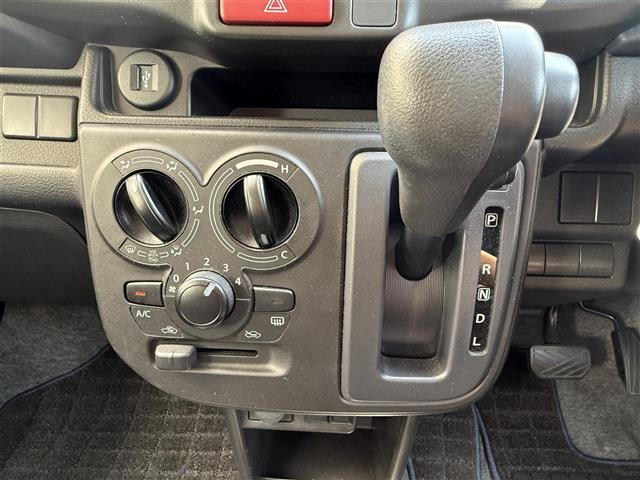 アルト ハイブリッドＳ　衝突軽減　純正Ｄ．Ｏ　Ｂｌｕｅｔｏｏｔｈ　ＡｐｐｌｅＣａｒＰｌａｙ　ＡｎｄｒｏｉｄＡｕｔｏ　Ｓヒーター　ビルトインＥＴＣ　コーナーセンサー　レーンキープアシスト　レベライザー　横すべり防止装置（12枚目）