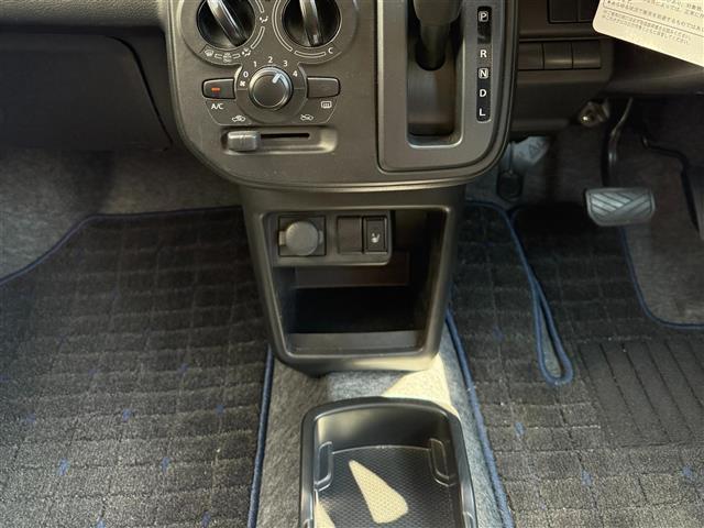 アルト ハイブリッドＳ　衝突軽減　純正Ｄ．Ｏ　Ｂｌｕｅｔｏｏｔｈ　ＡｐｐｌｅＣａｒＰｌａｙ　ＡｎｄｒｏｉｄＡｕｔｏ　Ｓヒーター　ビルトインＥＴＣ　コーナーセンサー　レーンキープアシスト　レベライザー　横すべり防止装置（14枚目）