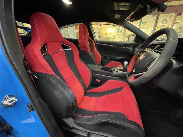 シビック タイプR ☆純正ナビ・TV・Bluetoothaudio・DVD☆ビルトインETC2.0☆バックカメラ☆レーダークルーズコントロール☆ブレンボブレーキ☆純正19インチAW☆LEDヘッドライト(7枚目)