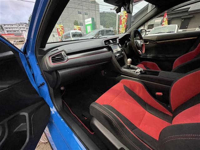 シビック タイプR ☆純正ナビ・TV・Bluetoothaudio・DVD☆ビルトインETC2.0☆バックカメラ☆レーダークルーズコントロール☆ブレンボブレーキ☆純正19インチAW☆LEDヘッドライト(9枚目)