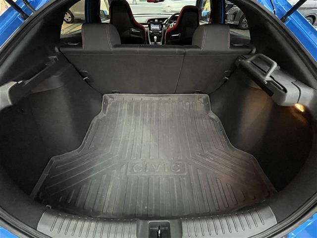 シビック タイプR ☆純正ナビ・TV・Bluetoothaudio・DVD☆ビルトインETC2.0☆バックカメラ☆レーダークルーズコントロール☆ブレンボブレーキ☆純正19インチAW☆LEDヘッドライト(13枚目)