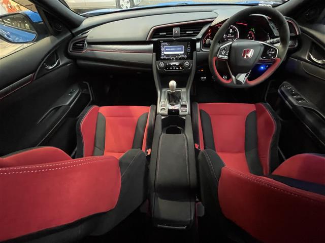 シビック タイプR ☆純正ナビ・TV・Bluetoothaudio・DVD☆ビルトインETC2.0☆バックカメラ☆レーダークルーズコントロール☆ブレンボブレーキ☆純正19インチAW☆LEDヘッドライト(42枚目)