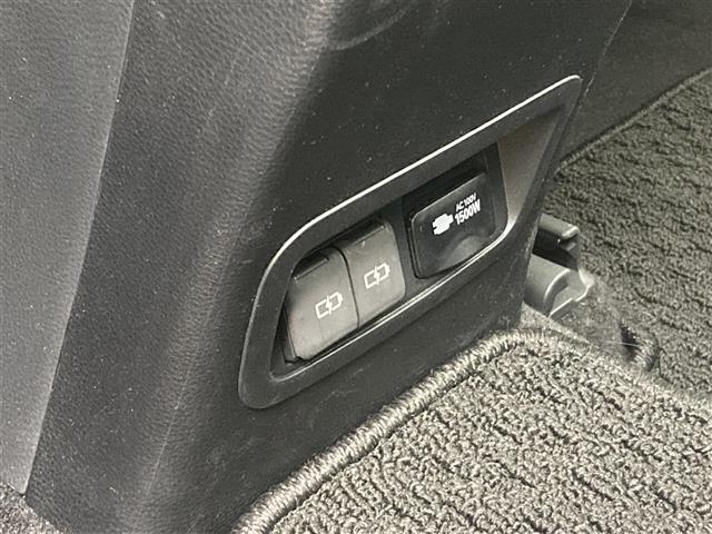 カローラツーリング ハイブリッド　ダブルバイビー　衝突軽減　レーダークルコン　半革シート　シートヒーター　純正ナビ　フルセグＴＶ　Ｂｌｕｅｔｏｏｔｈ　ＬＥＤオートライト　レーンキープアシスト　オートマチックハイビーム　ＡＣ１００Ｖ端子　ＥＴＣ２．０（28枚目）