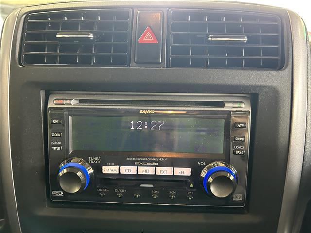 ジムニー ランドベンチャー 純正16インチAW/純正フロアマット/純正マッドガード/電動格納ミラー/ドアバイザー/ETC/D席シートヒーター/ヘットライトレベライザー/CDオーディオ(FM/AM/CD/MD)(3枚目)