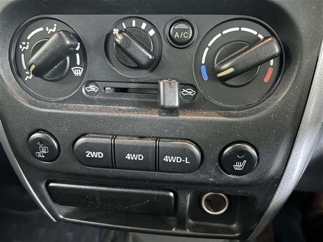 ジムニー ランドベンチャー 純正16インチAW/純正フロアマット/純正マッドガード/電動格納ミラー/ドアバイザー/ETC/D席シートヒーター/ヘットライトレベライザー/CDオーディオ(FM/AM/CD/MD)(5枚目)