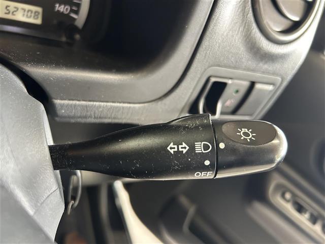 ジムニー ランドベンチャー 純正16インチAW/純正フロアマット/純正マッドガード/電動格納ミラー/ドアバイザー/ETC/D席シートヒーター/ヘットライトレベライザー/CDオーディオ(FM/AM/CD/MD)(7枚目)