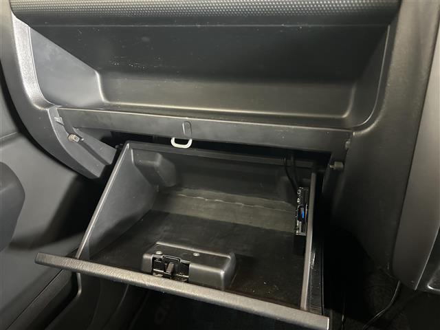 ジムニー ランドベンチャー 純正16インチAW/純正フロアマット/純正マッドガード/電動格納ミラー/ドアバイザー/ETC/D席シートヒーター/ヘットライトレベライザー/CDオーディオ(FM/AM/CD/MD)(10枚目)