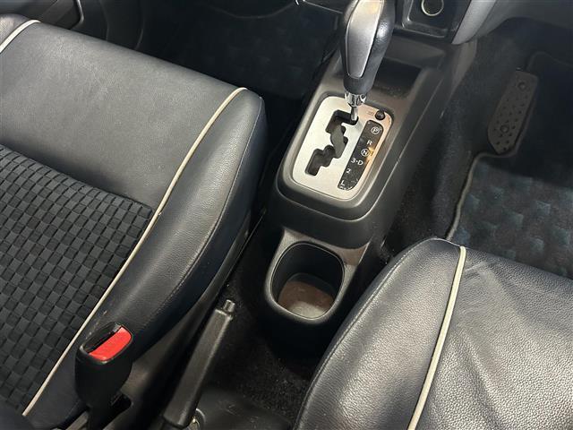 ジムニー ランドベンチャー 純正16インチAW/純正フロアマット/純正マッドガード/電動格納ミラー/ドアバイザー/ETC/D席シートヒーター/ヘットライトレベライザー/CDオーディオ(FM/AM/CD/MD)(11枚目)