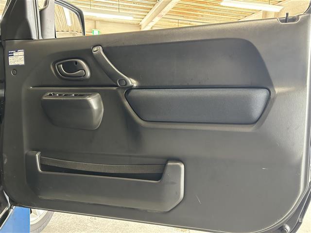 ジムニー ランドベンチャー 純正16インチAW/純正フロアマット/純正マッドガード/電動格納ミラー/ドアバイザー/ETC/D席シートヒーター/ヘットライトレベライザー/CDオーディオ(FM/AM/CD/MD)(13枚目)