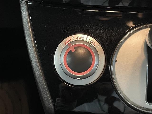 デリカD:5 D パワーパッケージ ワンオーナー/社外ナビ(BT/CD/DVD/フルセグ/AM/FM)/バックカメラ/両側パワースライドドア/クルーズコントロール//4WD/シートヒーターD+N/社外AW16/グリルガード/ヒッチメンバ(9枚目)