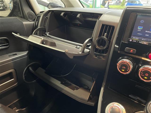 デリカD:5 D パワーパッケージ ワンオーナー/社外ナビ(BT/CD/DVD/フルセグ/AM/FM)/バックカメラ/両側パワースライドドア/クルーズコントロール//4WD/シートヒーターD+N/社外AW16/グリルガード/ヒッチメンバ(18枚目)