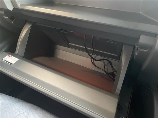 プリウスアルファ G 社外ナビ/バックカメラ/クルーズコントロール/ETC/社外前後ドラレコ/純正フロアマット/純正AW16インチ/オートLEDライト/電動格納ミラー/スマートキー×2(18枚目)