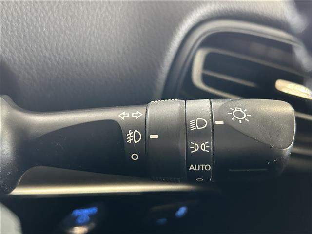 プリウス Ｓ　純正ナビ／バックカメラ／レーダークルコン／プリクラッシュセーフティ／ＥＴＣ／オートリトラミラー／ドラレコ前方／全席オートパワーウィンドウ／照明付バニティミラー／ウィンカーミラー／ドアバイザー／ＬＥＤ（11枚目）