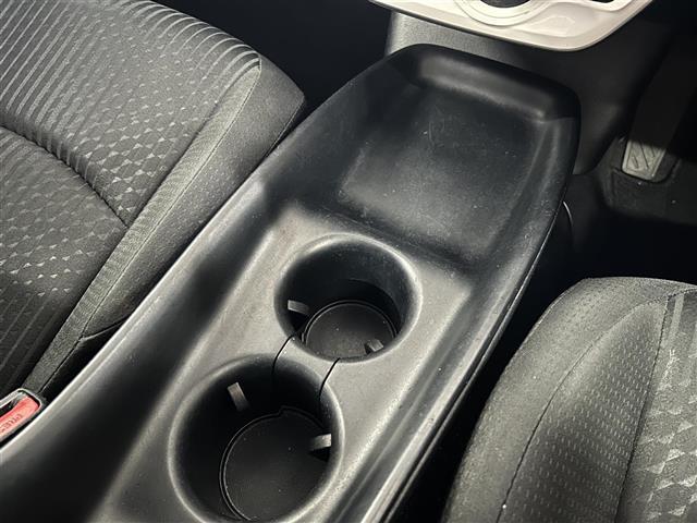 プリウス Ｓ　純正ナビ／バックカメラ／レーダークルコン／プリクラッシュセーフティ／ＥＴＣ／オートリトラミラー／ドラレコ前方／全席オートパワーウィンドウ／照明付バニティミラー／ウィンカーミラー／ドアバイザー／ＬＥＤ（16枚目）