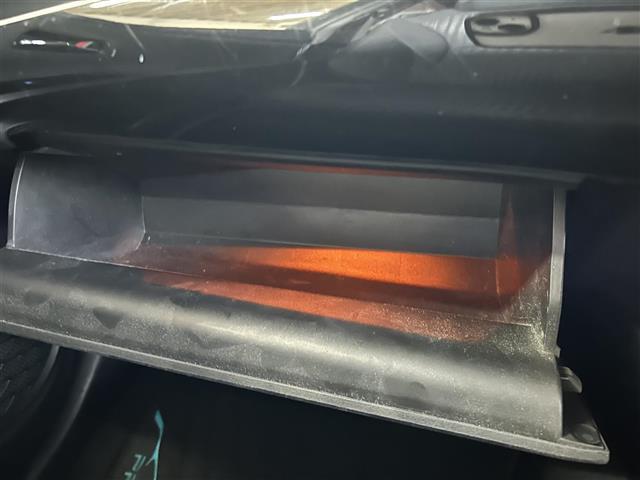 プリウス Ｓ　純正ナビ／バックカメラ／レーダークルコン／プリクラッシュセーフティ／ＥＴＣ／オートリトラミラー／ドラレコ前方／全席オートパワーウィンドウ／照明付バニティミラー／ウィンカーミラー／ドアバイザー／ＬＥＤ（18枚目）