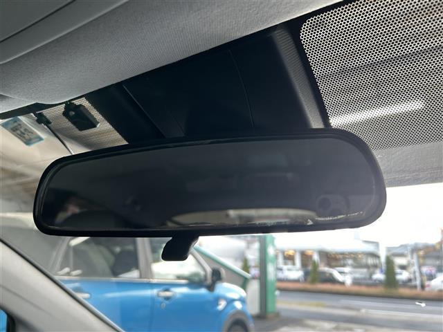 プリウス Ｓ　純正ナビ／バックカメラ／レーダークルコン／プリクラッシュセーフティ／ＥＴＣ／オートリトラミラー／ドラレコ前方／全席オートパワーウィンドウ／照明付バニティミラー／ウィンカーミラー／ドアバイザー／ＬＥＤ（19枚目）