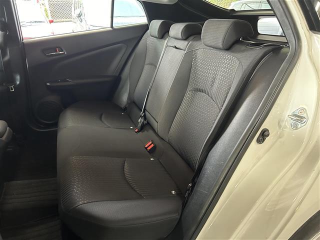 プリウス Ｓ　純正ナビ／バックカメラ／レーダークルコン／プリクラッシュセーフティ／ＥＴＣ／オートリトラミラー／ドラレコ前方／全席オートパワーウィンドウ／照明付バニティミラー／ウィンカーミラー／ドアバイザー／ＬＥＤ（24枚目）