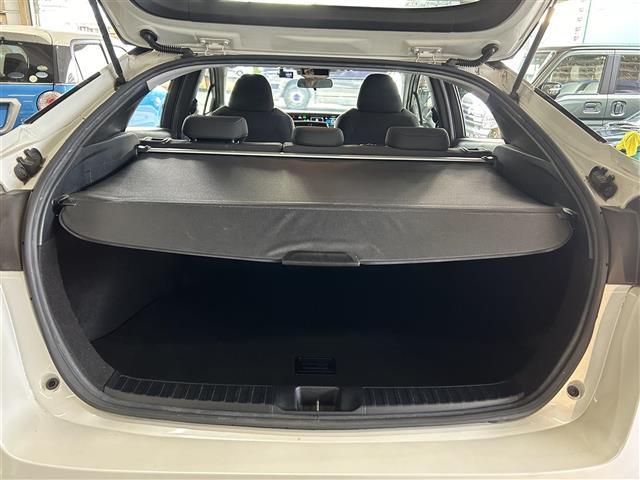 プリウス Ｓ　純正ナビ／バックカメラ／レーダークルコン／プリクラッシュセーフティ／ＥＴＣ／オートリトラミラー／ドラレコ前方／全席オートパワーウィンドウ／照明付バニティミラー／ウィンカーミラー／ドアバイザー／ＬＥＤ（25枚目）