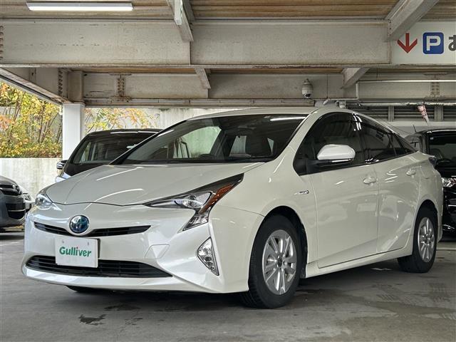 プリウス Ｓ　純正ナビ／バックカメラ／レーダークルコン／プリクラッシュセーフティ／ＥＴＣ／オートリトラミラー／ドラレコ前方／全席オートパワーウィンドウ／照明付バニティミラー／ウィンカーミラー／ドアバイザー／ＬＥＤ（28枚目）