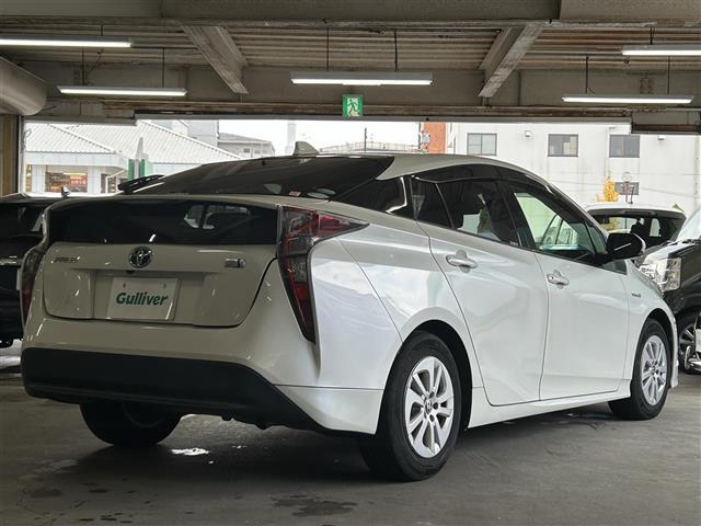 プリウス Ｓ　純正ナビ／バックカメラ／レーダークルコン／プリクラッシュセーフティ／ＥＴＣ／オートリトラミラー／ドラレコ前方／全席オートパワーウィンドウ／照明付バニティミラー／ウィンカーミラー／ドアバイザー／ＬＥＤ（29枚目）