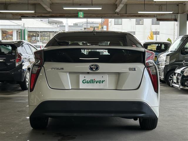プリウス Ｓ　純正ナビ／バックカメラ／レーダークルコン／プリクラッシュセーフティ／ＥＴＣ／オートリトラミラー／ドラレコ前方／全席オートパワーウィンドウ／照明付バニティミラー／ウィンカーミラー／ドアバイザー／ＬＥＤ（31枚目）