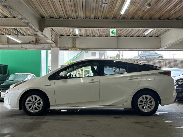 プリウス Ｓ　純正ナビ／バックカメラ／レーダークルコン／プリクラッシュセーフティ／ＥＴＣ／オートリトラミラー／ドラレコ前方／全席オートパワーウィンドウ／照明付バニティミラー／ウィンカーミラー／ドアバイザー／ＬＥＤ（33枚目）