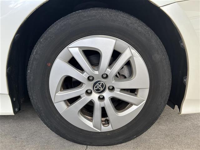 プリウス Ｓ　純正ナビ／バックカメラ／レーダークルコン／プリクラッシュセーフティ／ＥＴＣ／オートリトラミラー／ドラレコ前方／全席オートパワーウィンドウ／照明付バニティミラー／ウィンカーミラー／ドアバイザー／ＬＥＤ（40枚目）