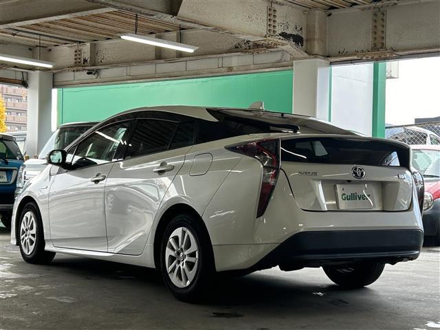 プリウス Ｓ　純正ナビ／バックカメラ／レーダークルコン／プリクラッシュセーフティ／ＥＴＣ／オートリトラミラー／ドラレコ前方／全席オートパワーウィンドウ／照明付バニティミラー／ウィンカーミラー／ドアバイザー／ＬＥＤ（42枚目）