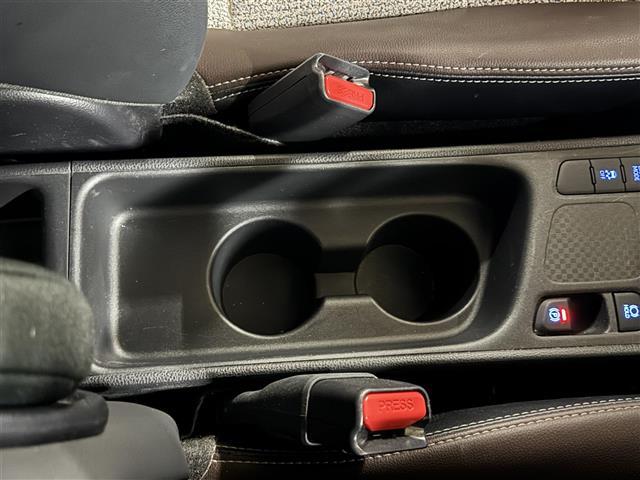 ヤリスクロス Ｚ　ディスプレイオーディオ／バックカメラ／社外ドラレコ前後／ＴＶキャンセラー／コーナーセンサー前後／シートヒーターＤ＋Ｎ／ＥＴＣ／ＢＳＭ／Ｄ席パワーシート／オートＬＥＤライト／オートハイビーム（16枚目）